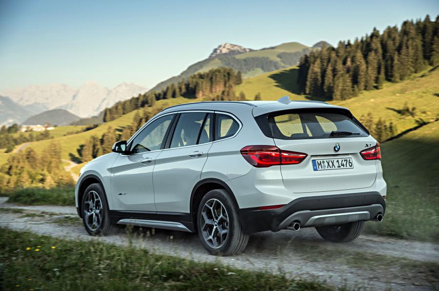  BMW X1 xDrive2.5d xLine 2015 года  (фото 2 из 30)